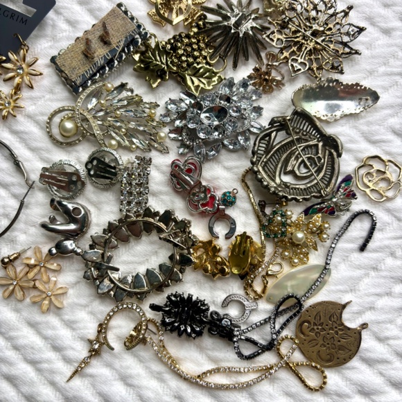 Vintage Rhinestone Jewelry Repair Lot – As Is - Picture 7 of 7